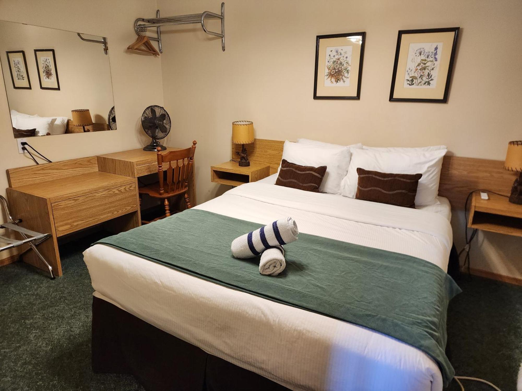 Motel Tyrol Radium Hot Springs Buitenkant foto