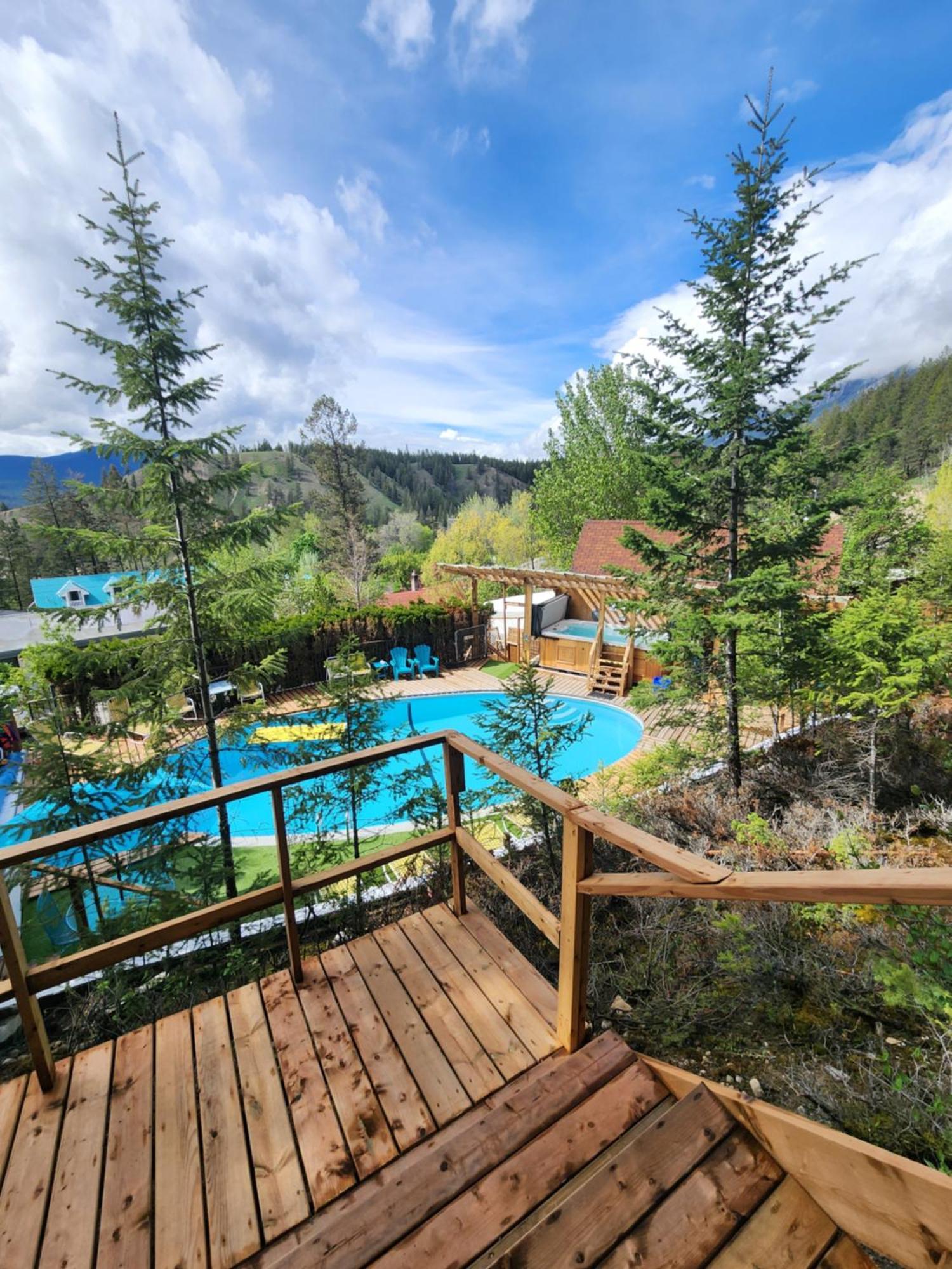 Motel Tyrol Radium Hot Springs Buitenkant foto
