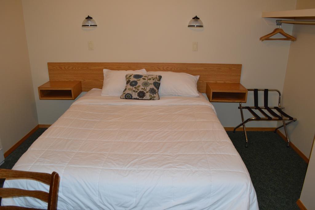 Motel Tyrol Radium Hot Springs Kamer foto