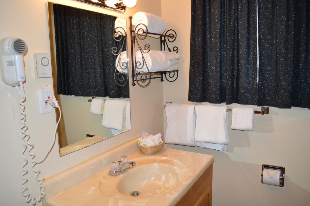 Motel Tyrol Radium Hot Springs Kamer foto