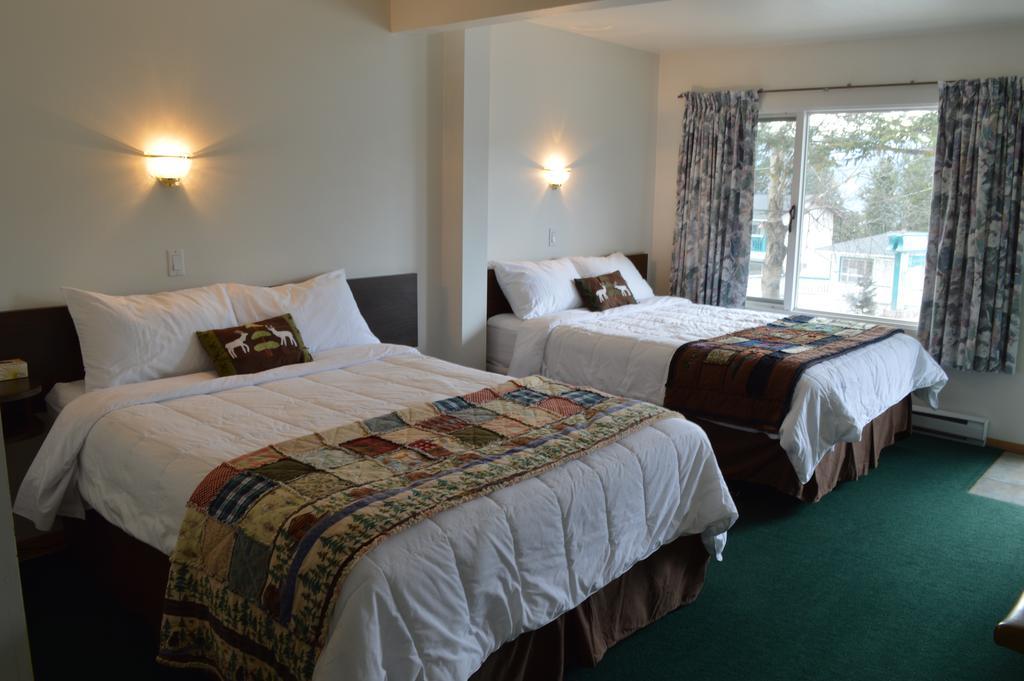 Motel Tyrol Radium Hot Springs Buitenkant foto