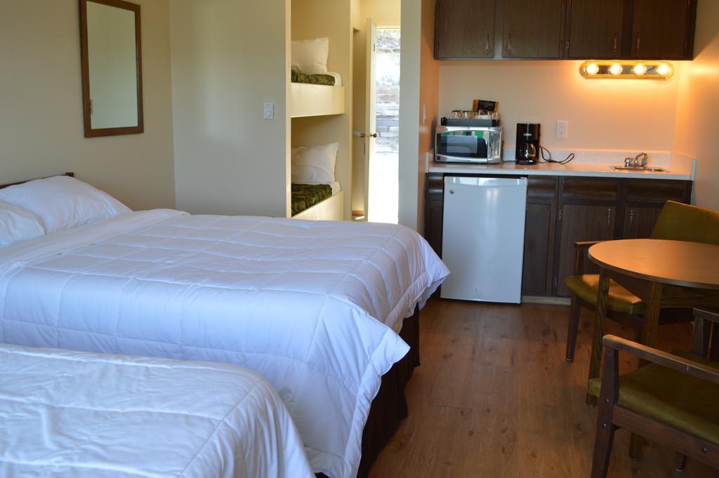 Motel Tyrol Radium Hot Springs Buitenkant foto