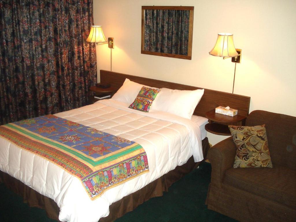 Motel Tyrol Radium Hot Springs Buitenkant foto