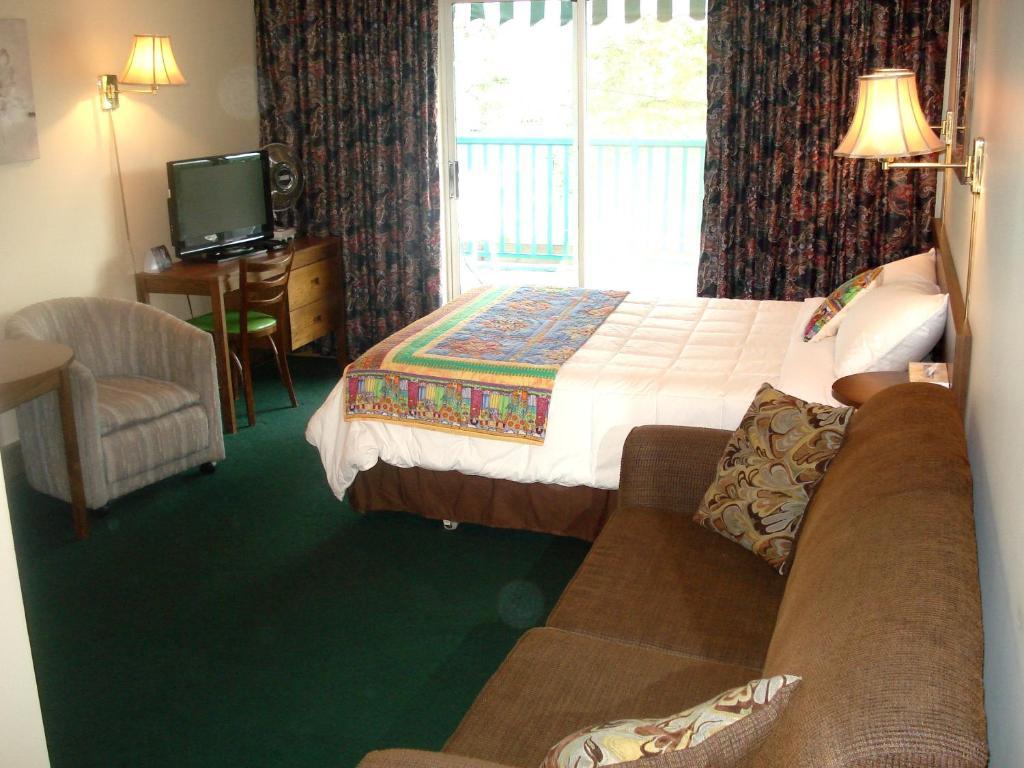 Motel Tyrol Radium Hot Springs Buitenkant foto